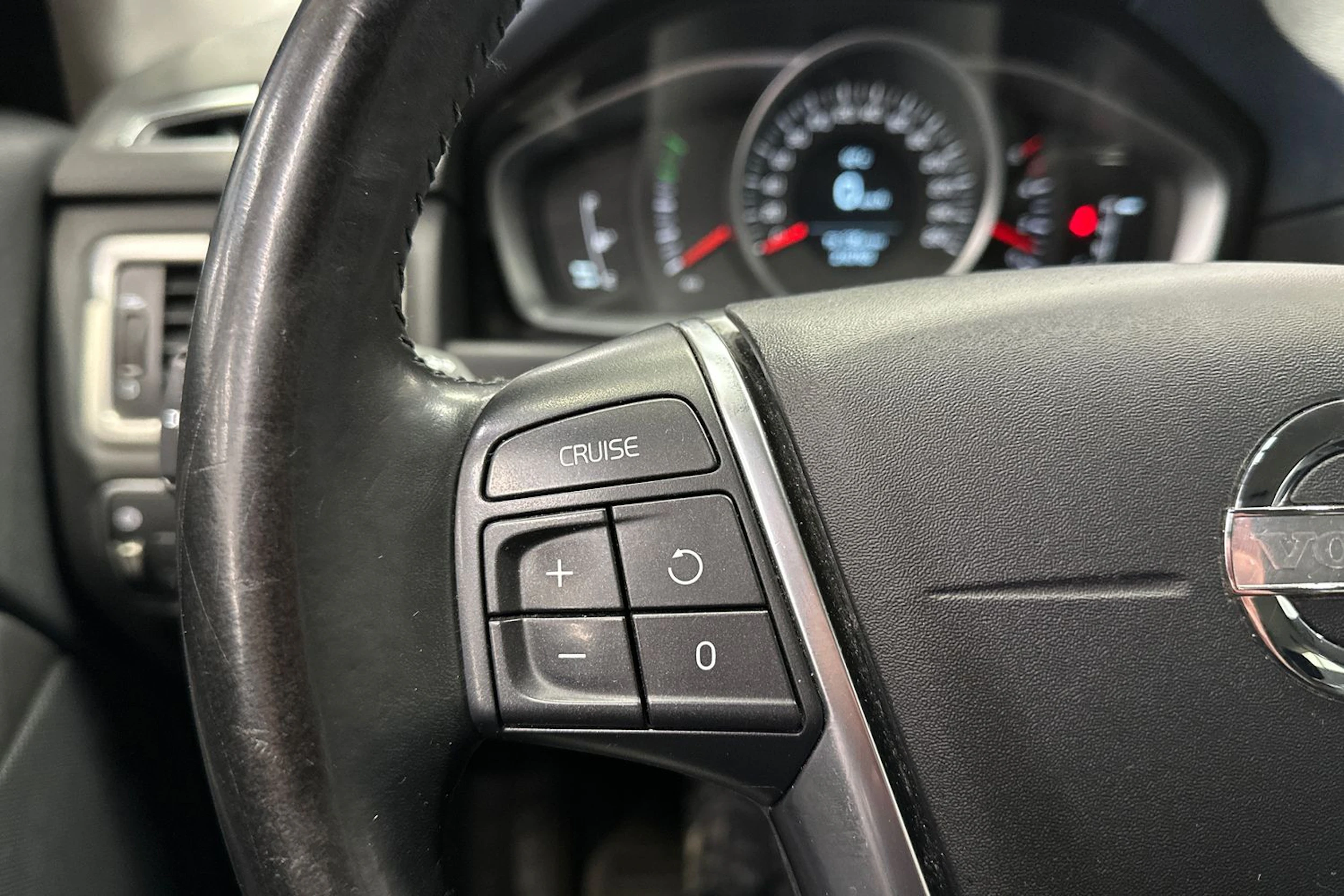 valkoinen Volvo V70 2014 kuva 20.