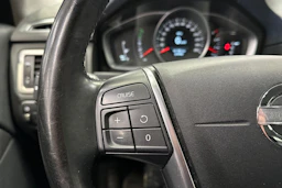 valkoinen Volvo V70 2014 kuva 20.