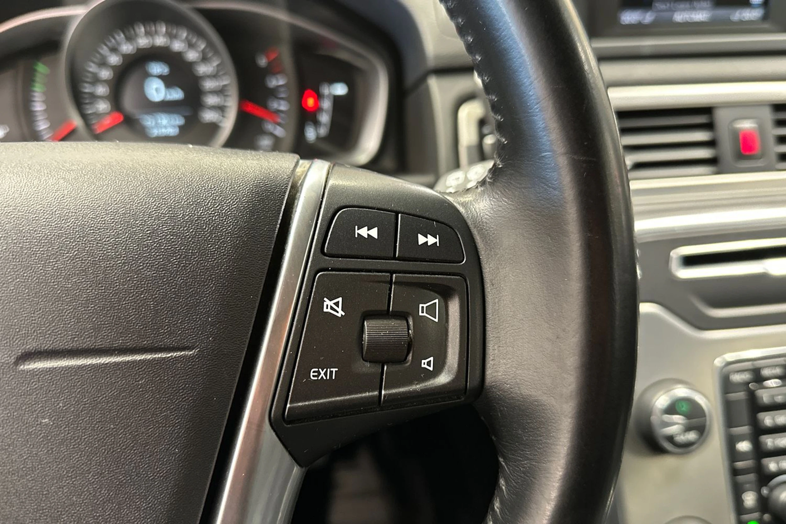 valkoinen Volvo V70 2014 kuva 21.