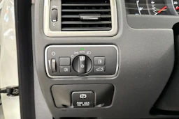 valkoinen Volvo V70 2014 kuva 22.