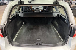 valkoinen Volvo V70 2014 kuva 23.