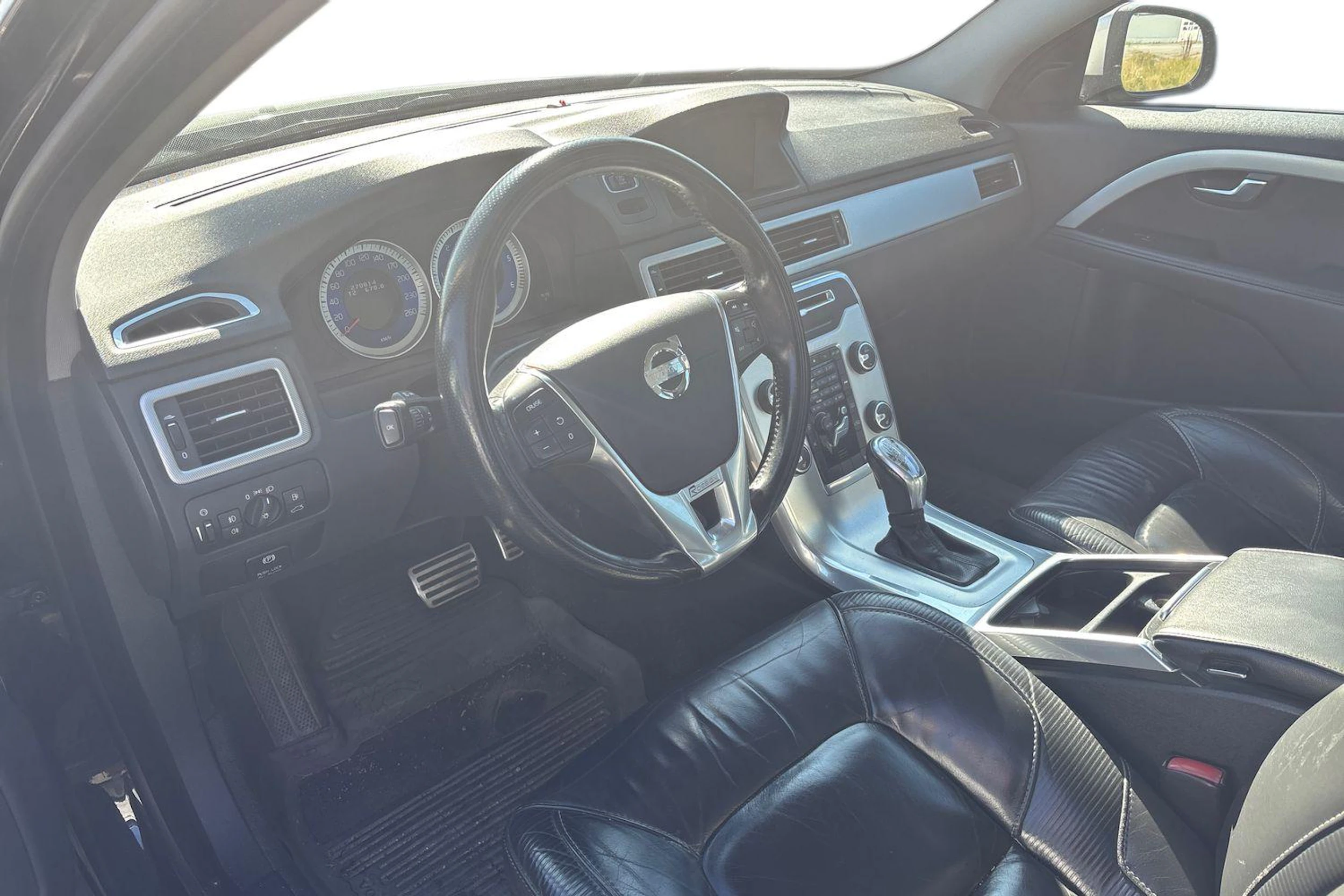 Musta Volvo V70 2013 kuva 3.