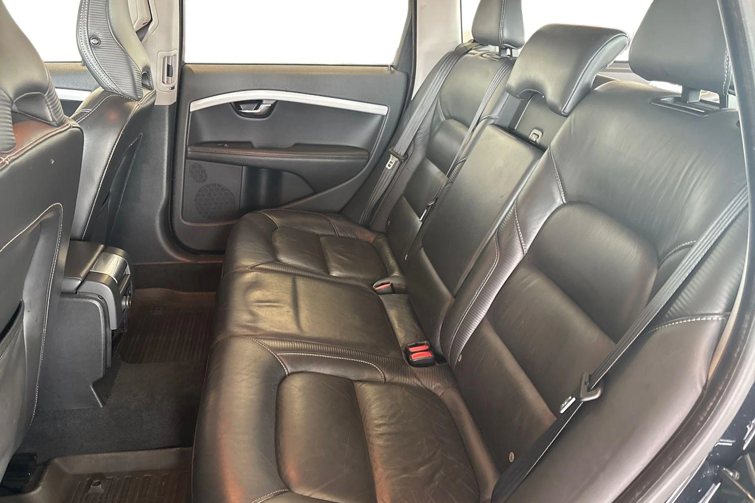Musta Volvo V70 2013 kuva 8.