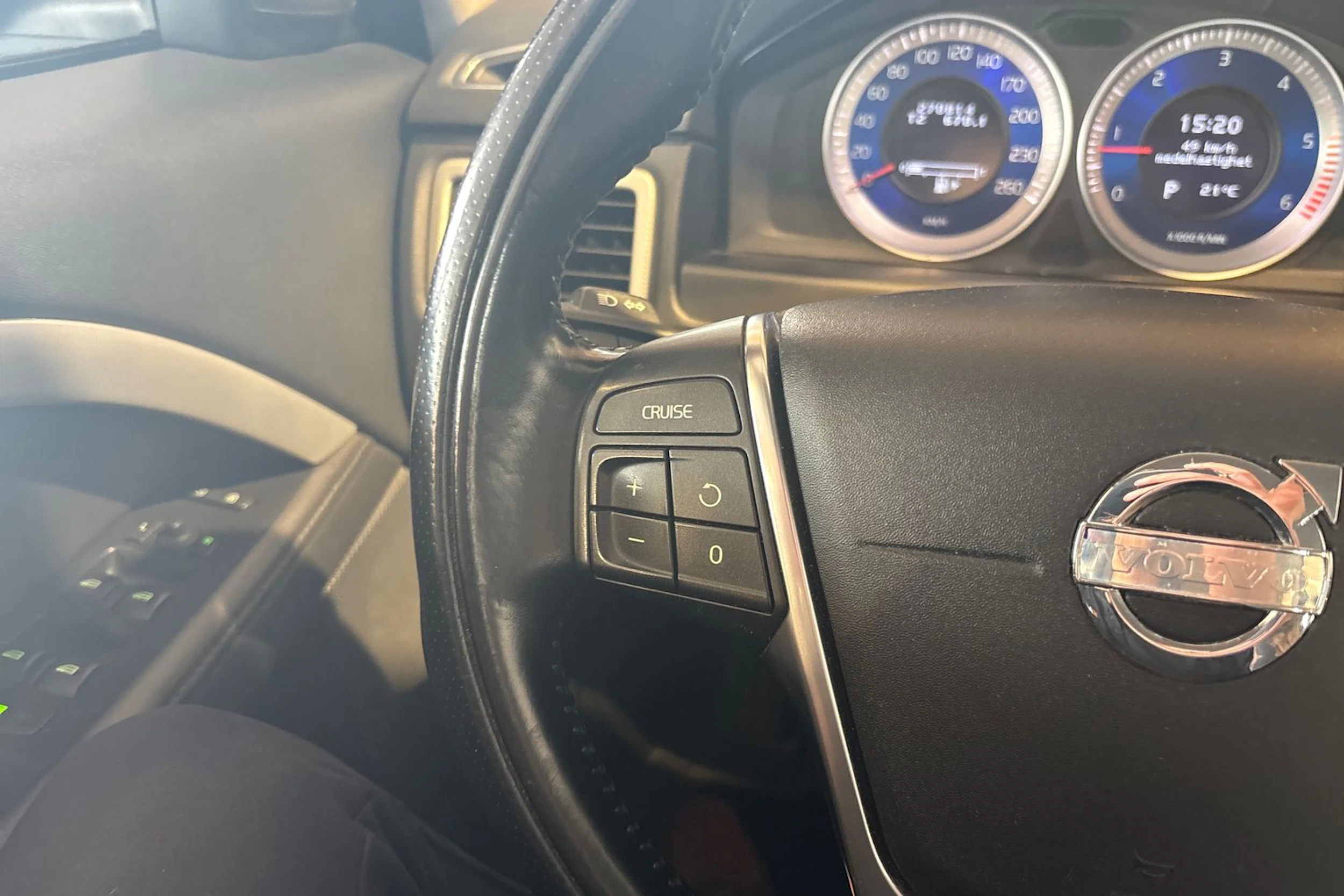 Musta Volvo V70 2013 kuva 13.