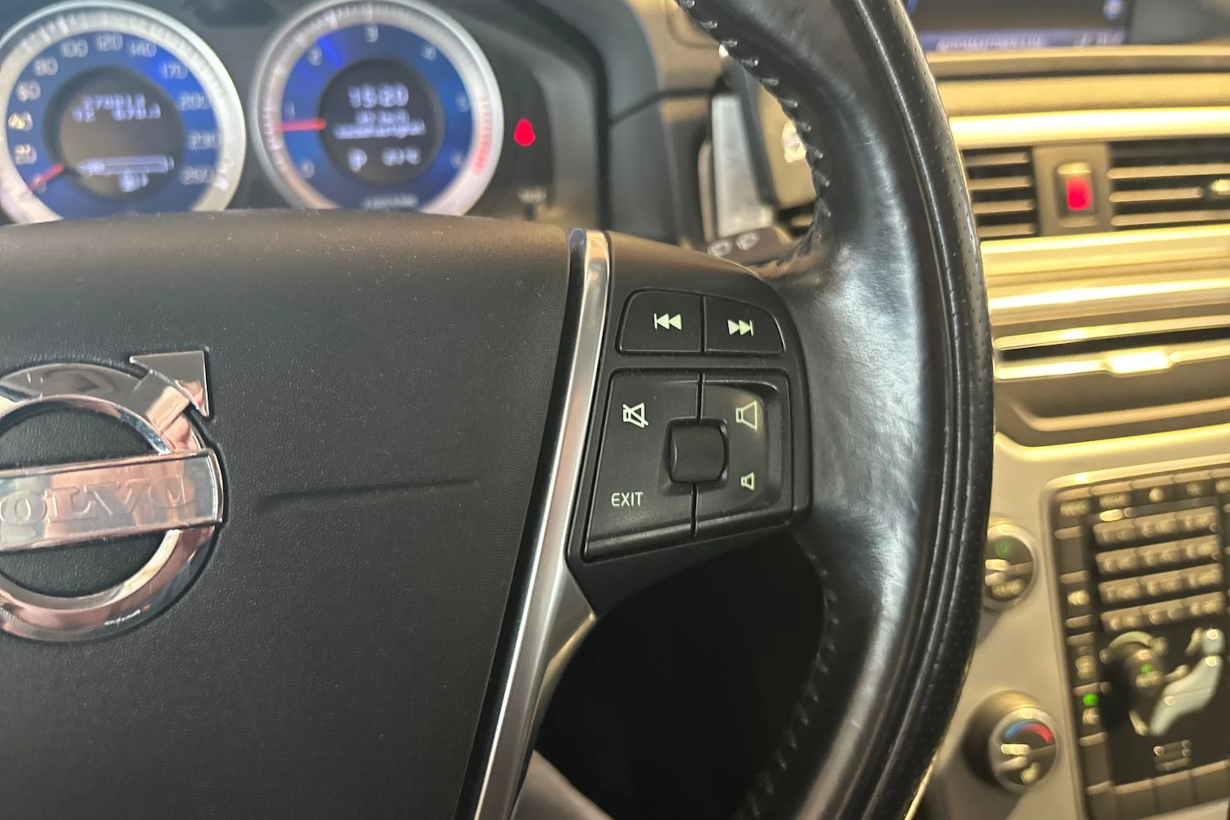 Musta Volvo V70 2013 kuva 14.