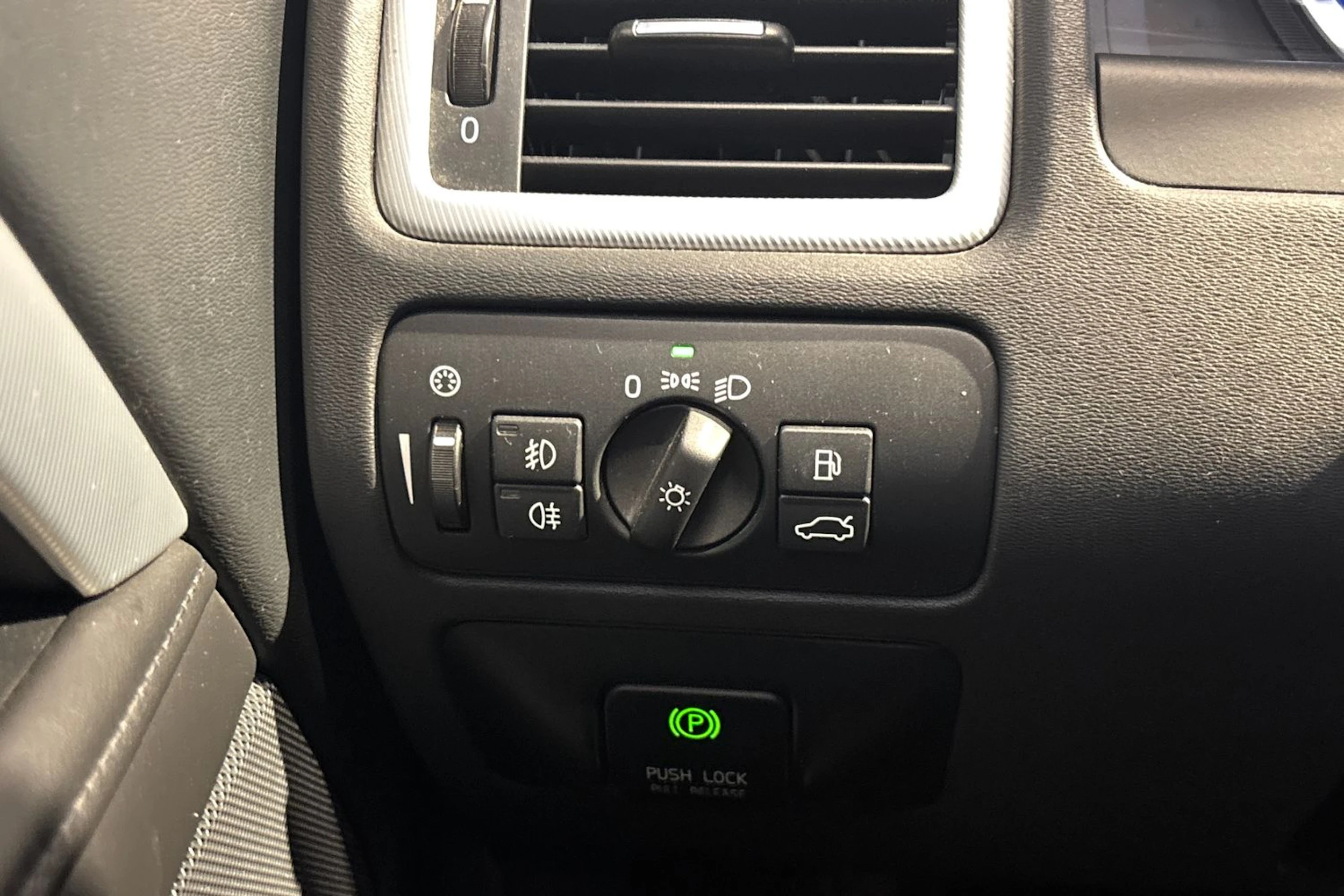 Musta Volvo V70 2013 kuva 15.