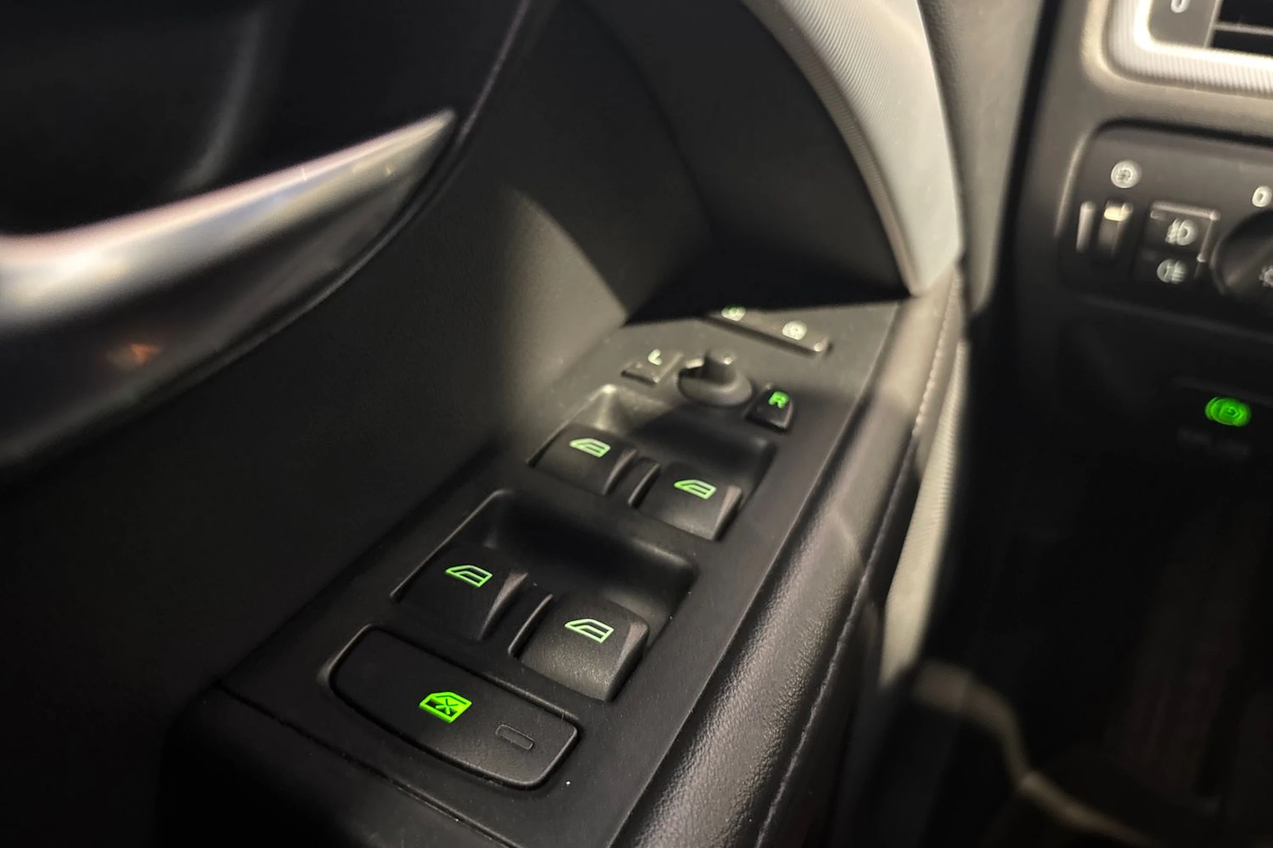 Musta Volvo V70 2013 kuva 16.