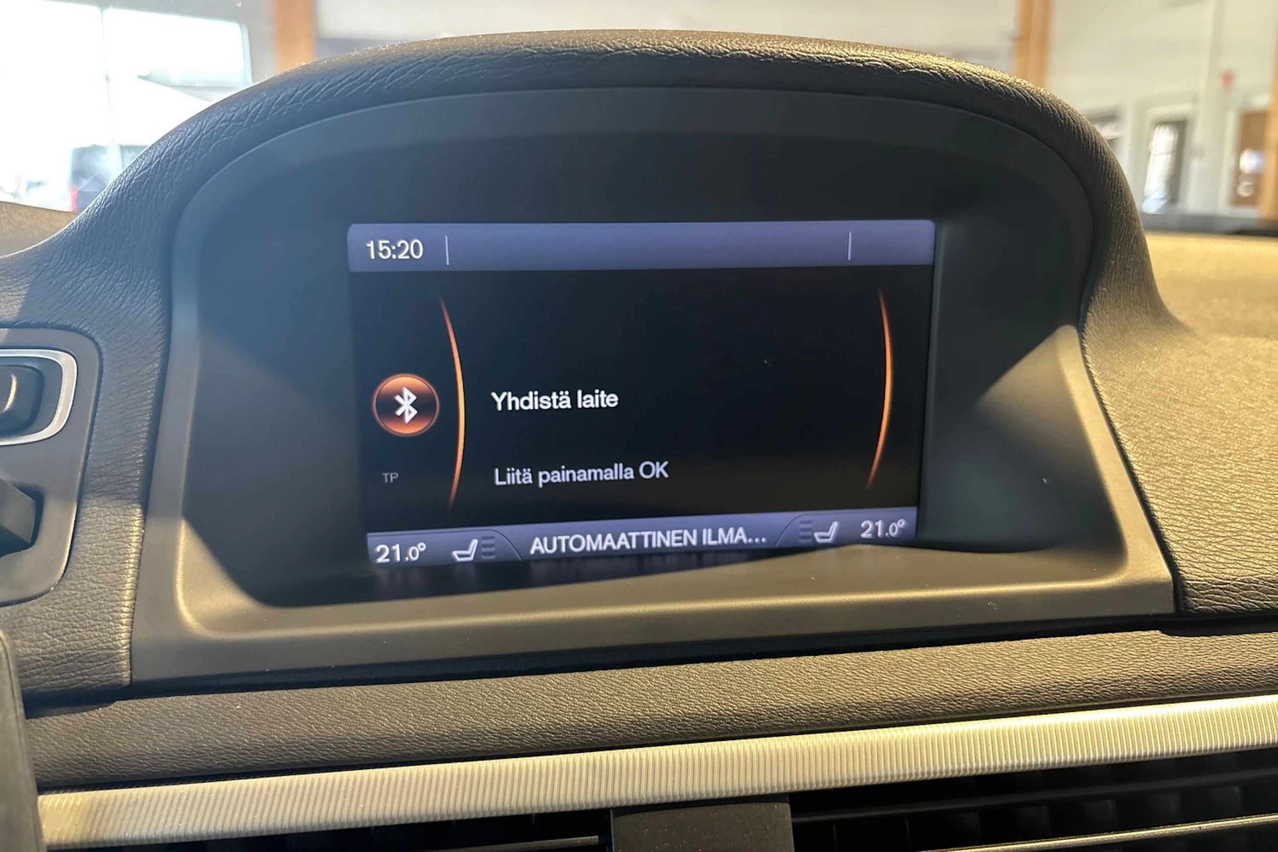 Musta Volvo V70 2013 kuva 17.