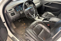 valkoinen Volvo V70 2013 kuva 3.