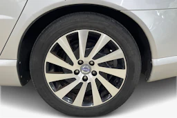 Harmaa Volvo V70 2013 kuva 9.