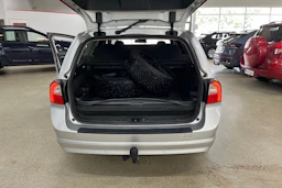 Harmaa Volvo V70 2013 kuva 11.