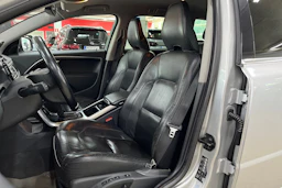 Harmaa Volvo V70 2013 kuva 13.