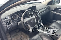 sininen Volvo V70 2013 kuva 3.