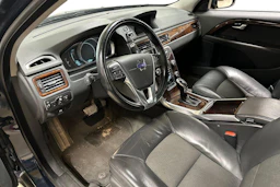 sininen Volvo V70 2013 kuva 3.