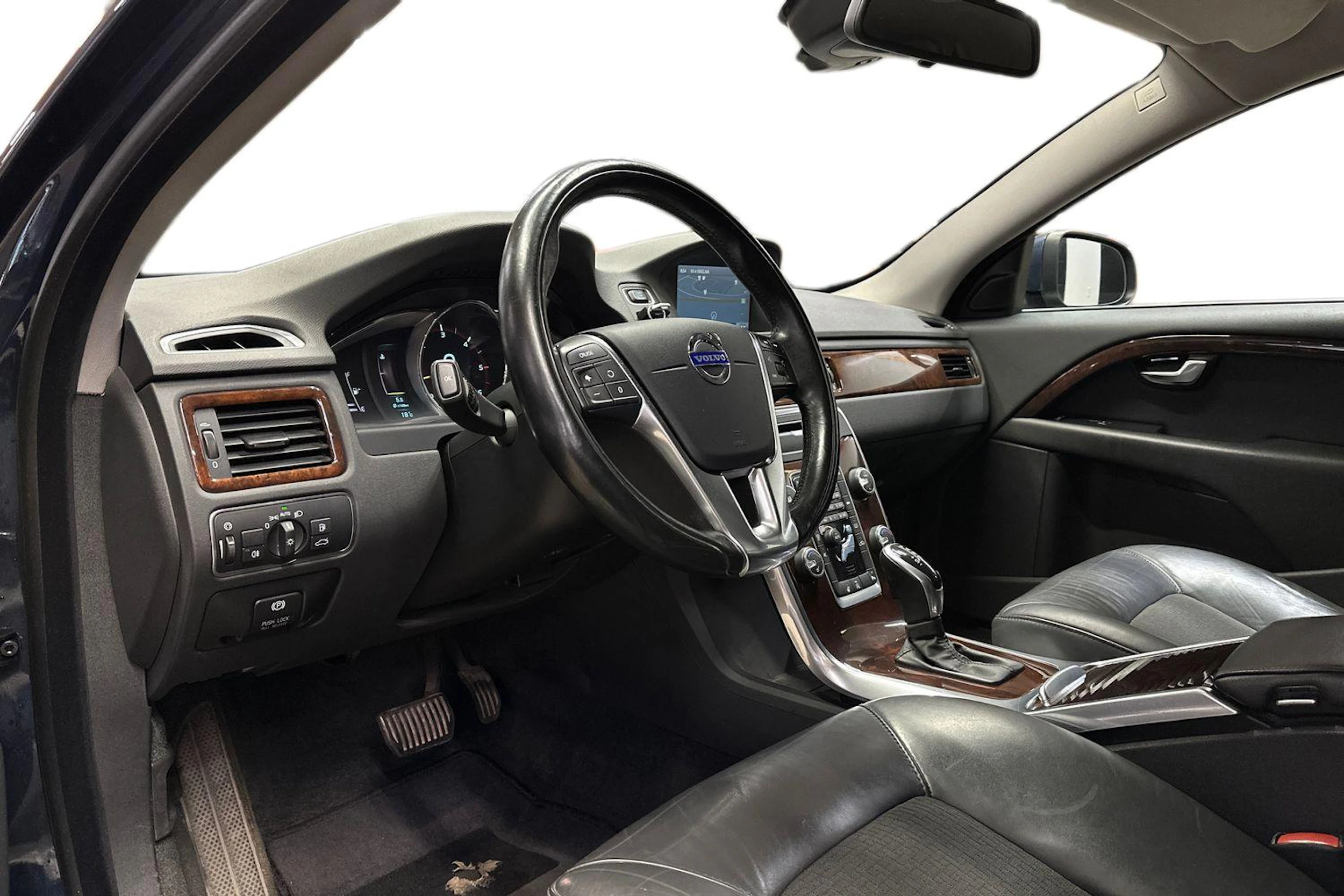 sininen Volvo V70 2014 kuva 6.