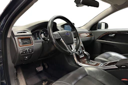 sininen Volvo V70 2014 kuva 6.