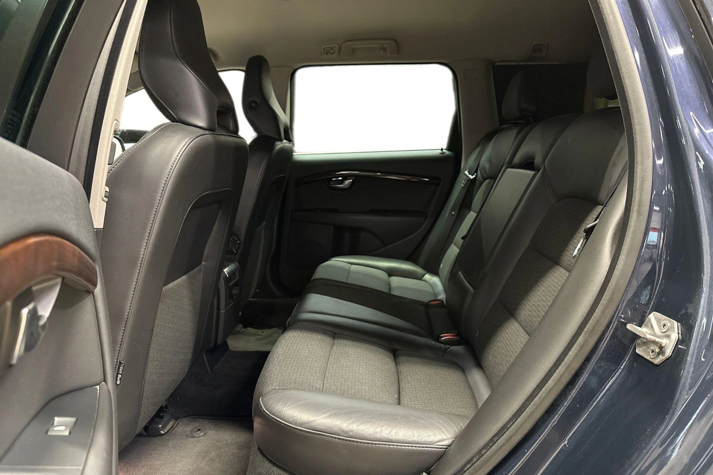 sininen Volvo V70 2014 kuva 8.