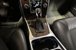 sininen Volvo V70 2014 kuva 19.