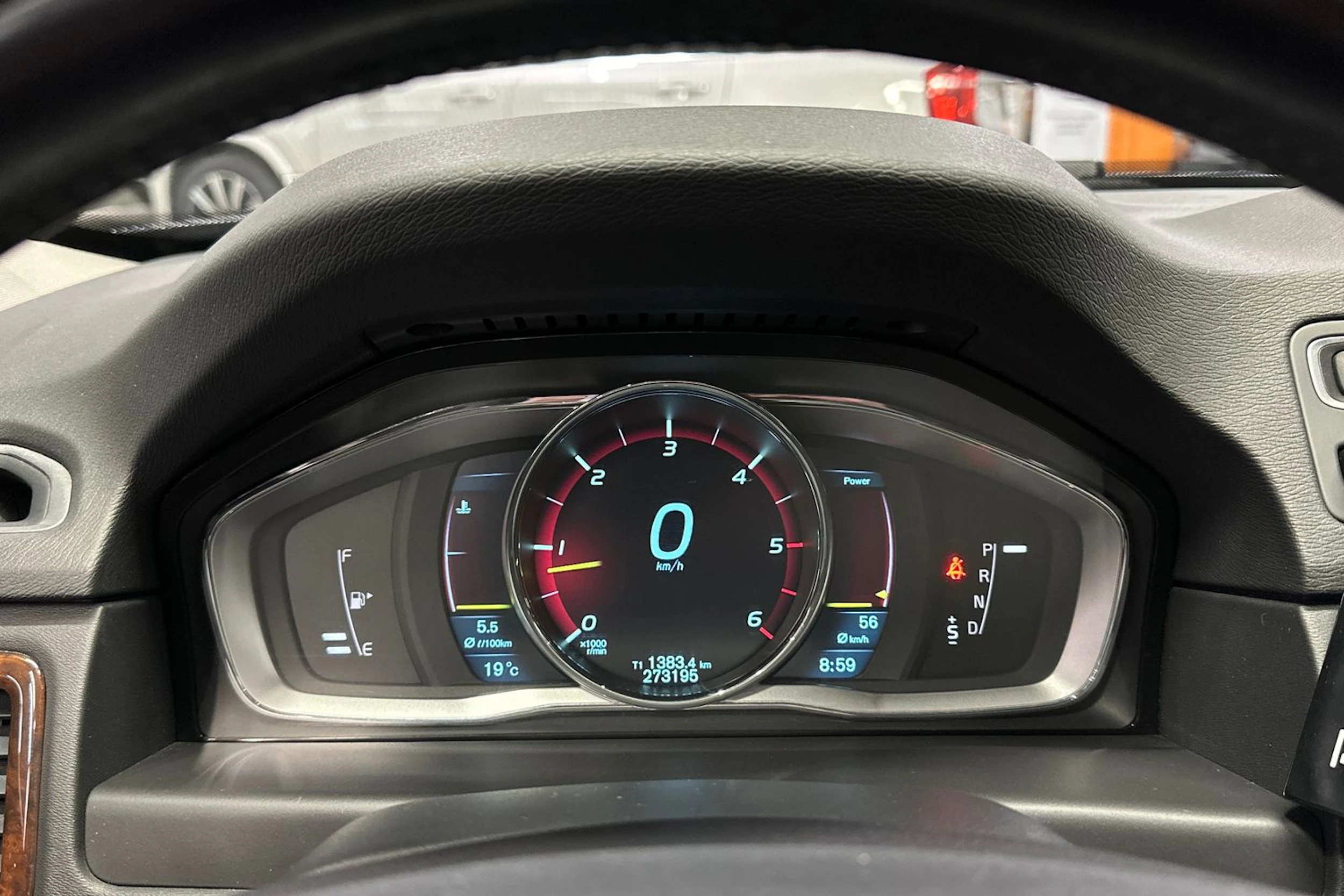 sininen Volvo V70 2014 kuva 20.