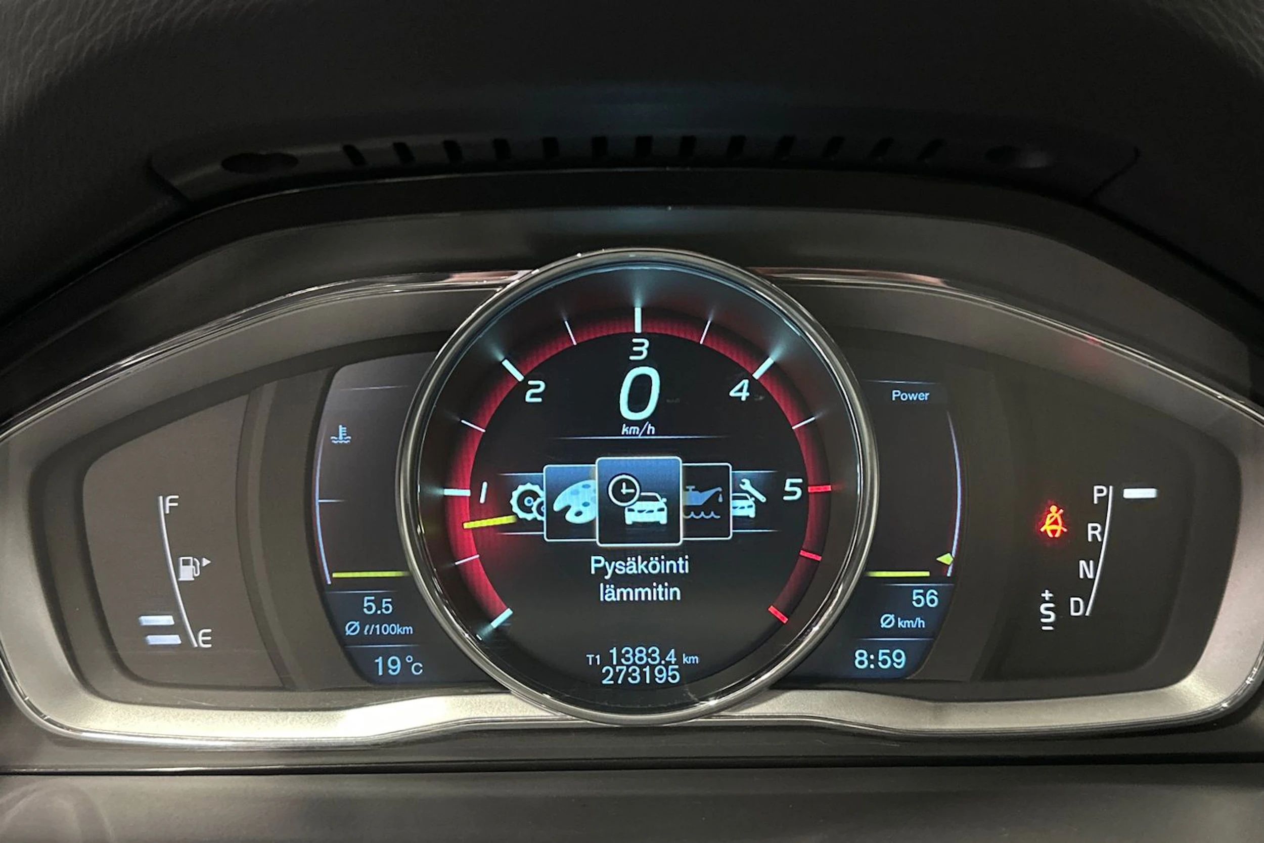 sininen Volvo V70 2014 kuva 21.