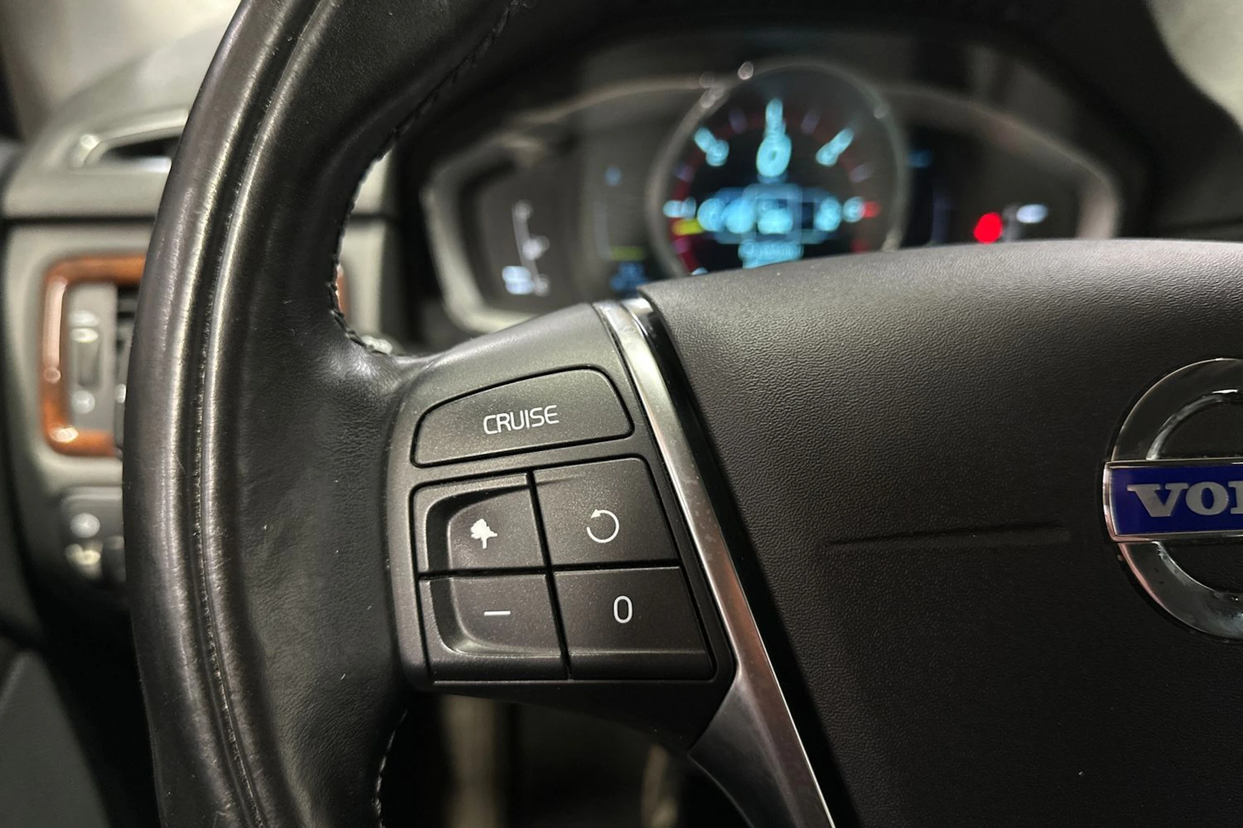 sininen Volvo V70 2014 kuva 22.