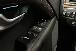 sininen Volvo V70 2014 kuva 25.