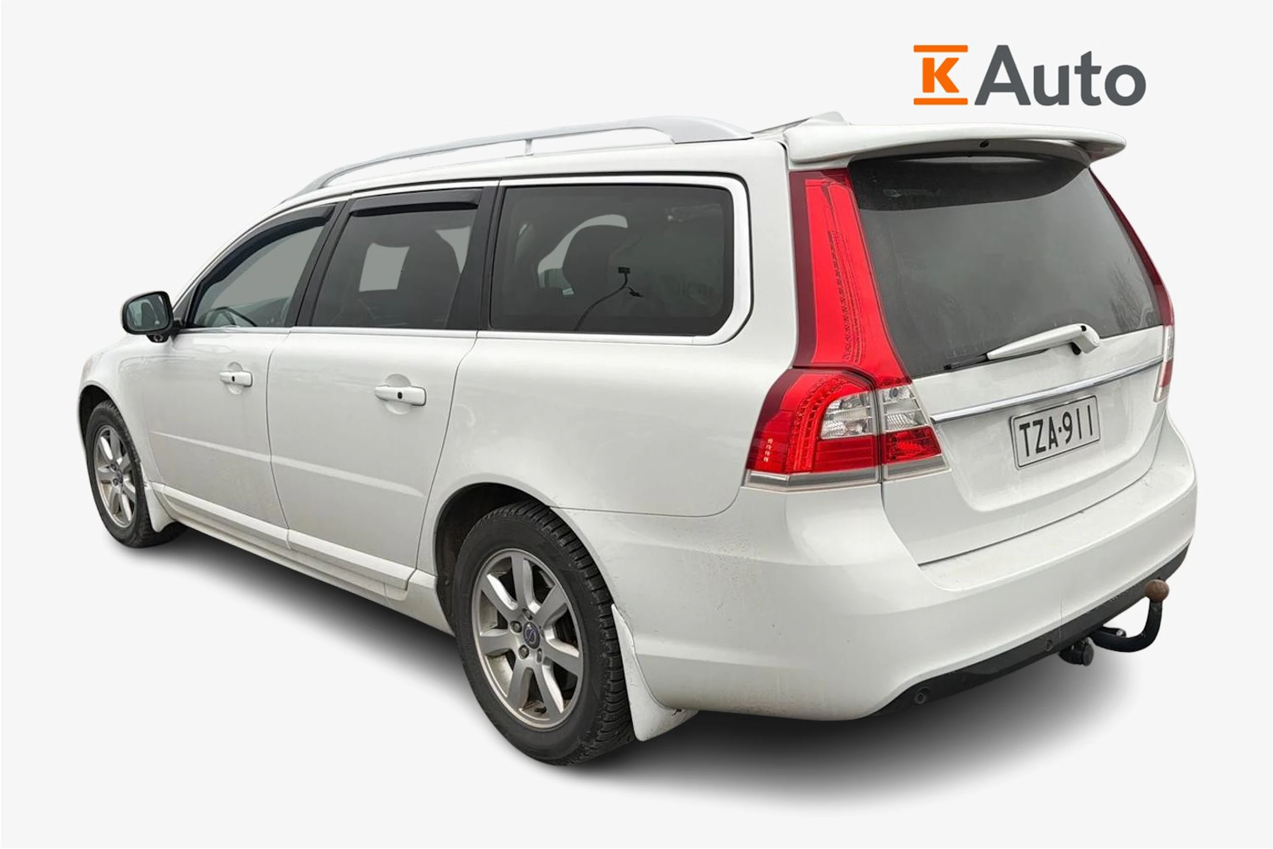 valkoinen Volvo V70 2014 kuva 2.