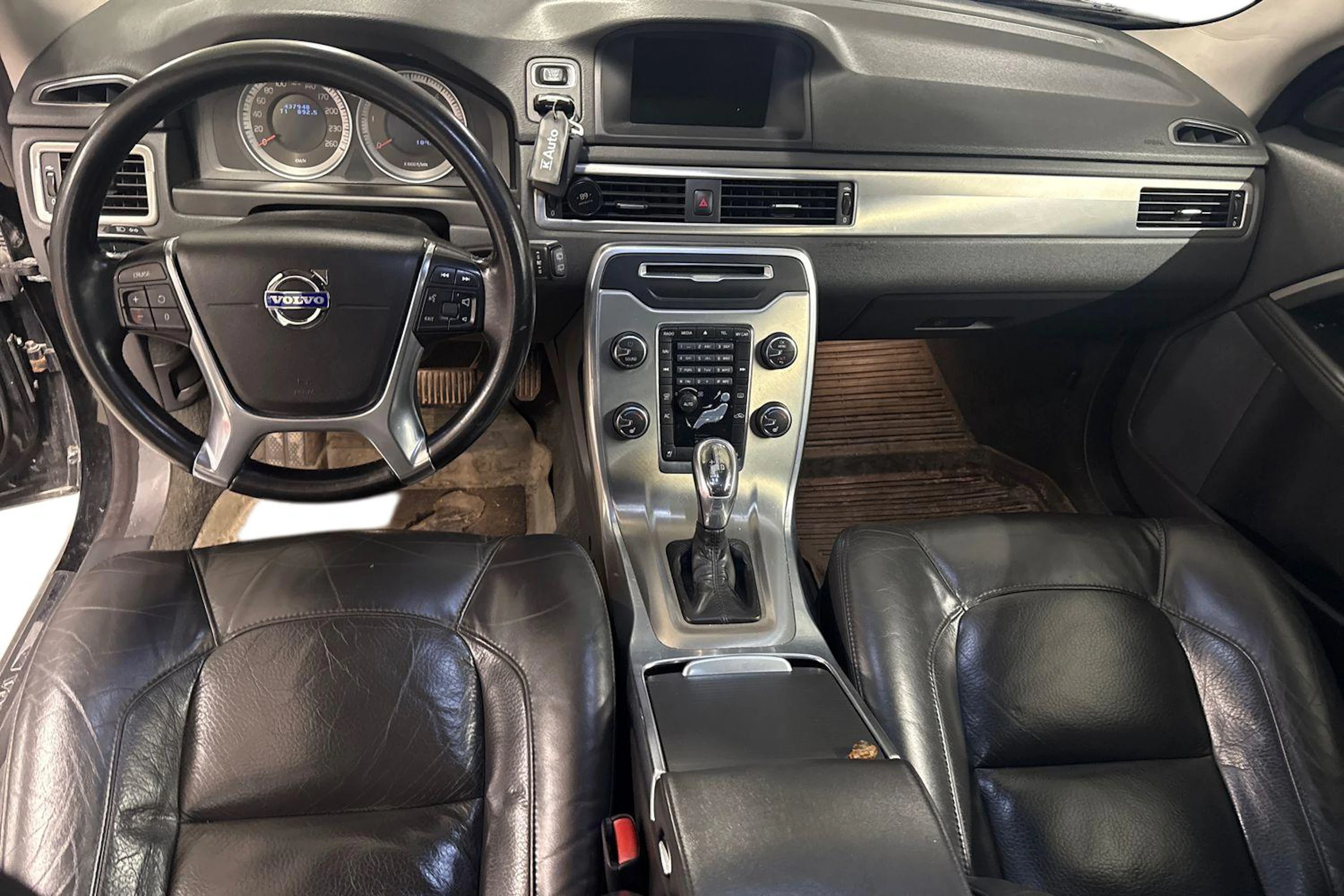 Musta Volvo V70 2013 kuva 7.