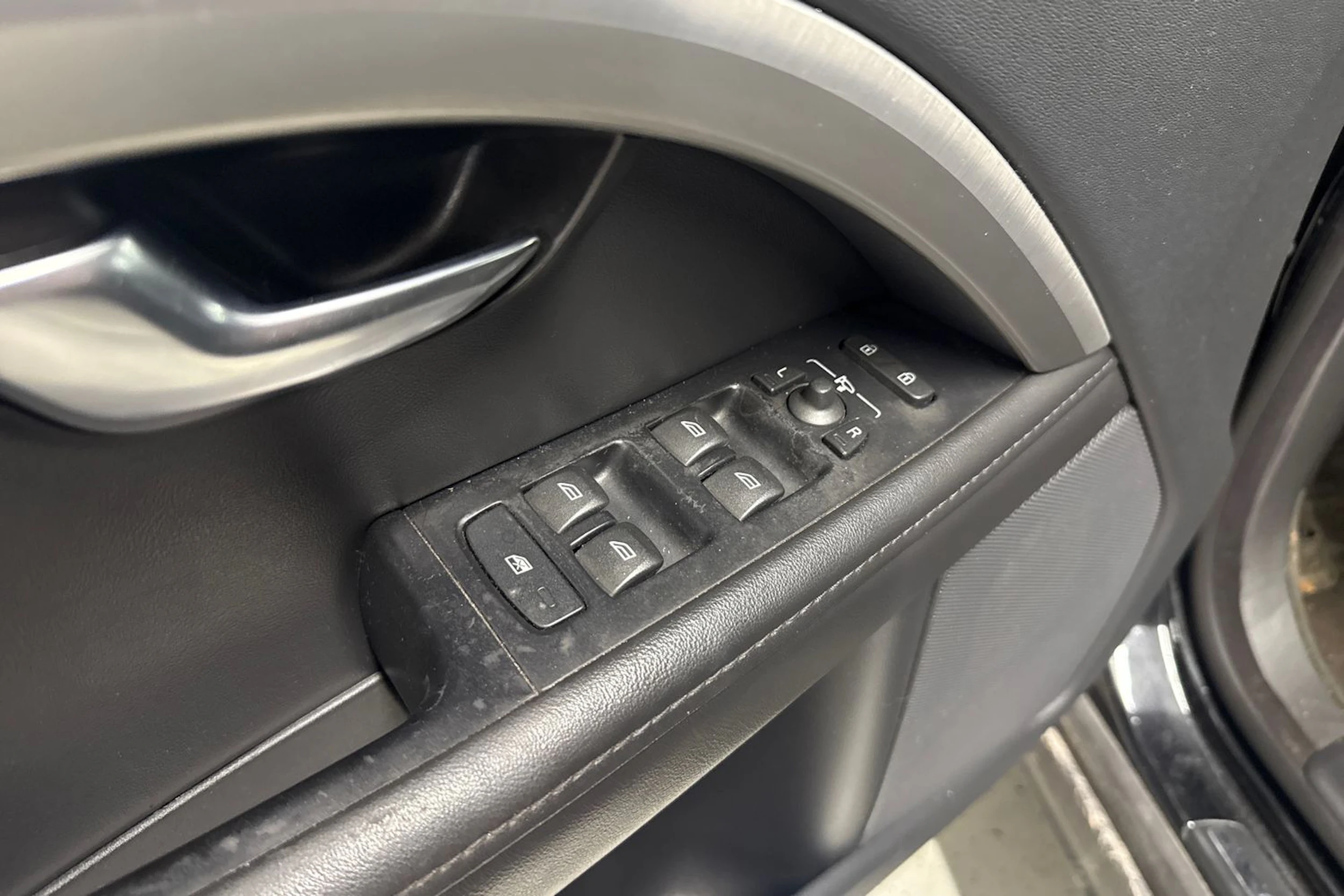 Musta Volvo V70 2013 kuva 14.