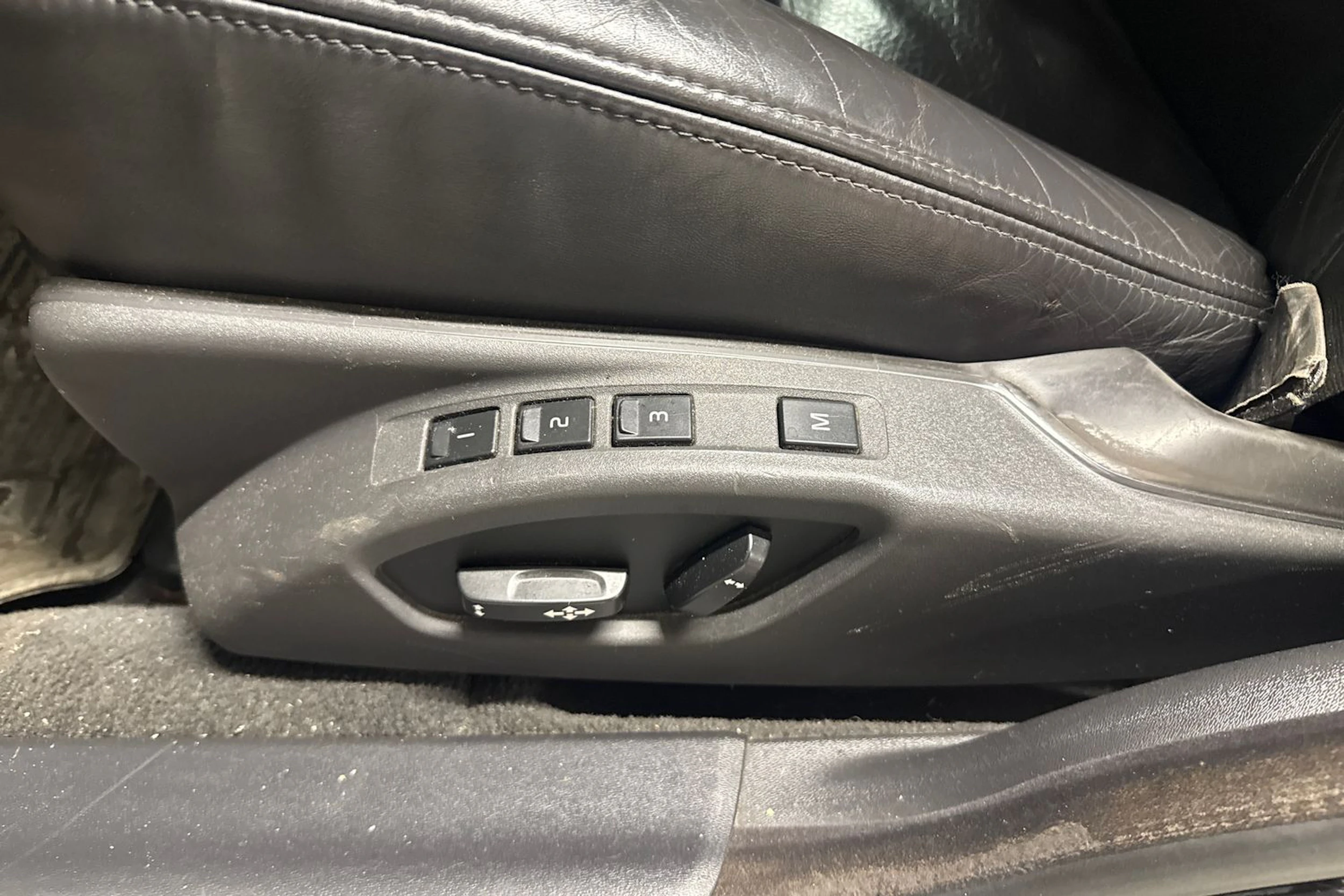 Musta Volvo V70 2013 kuva 15.