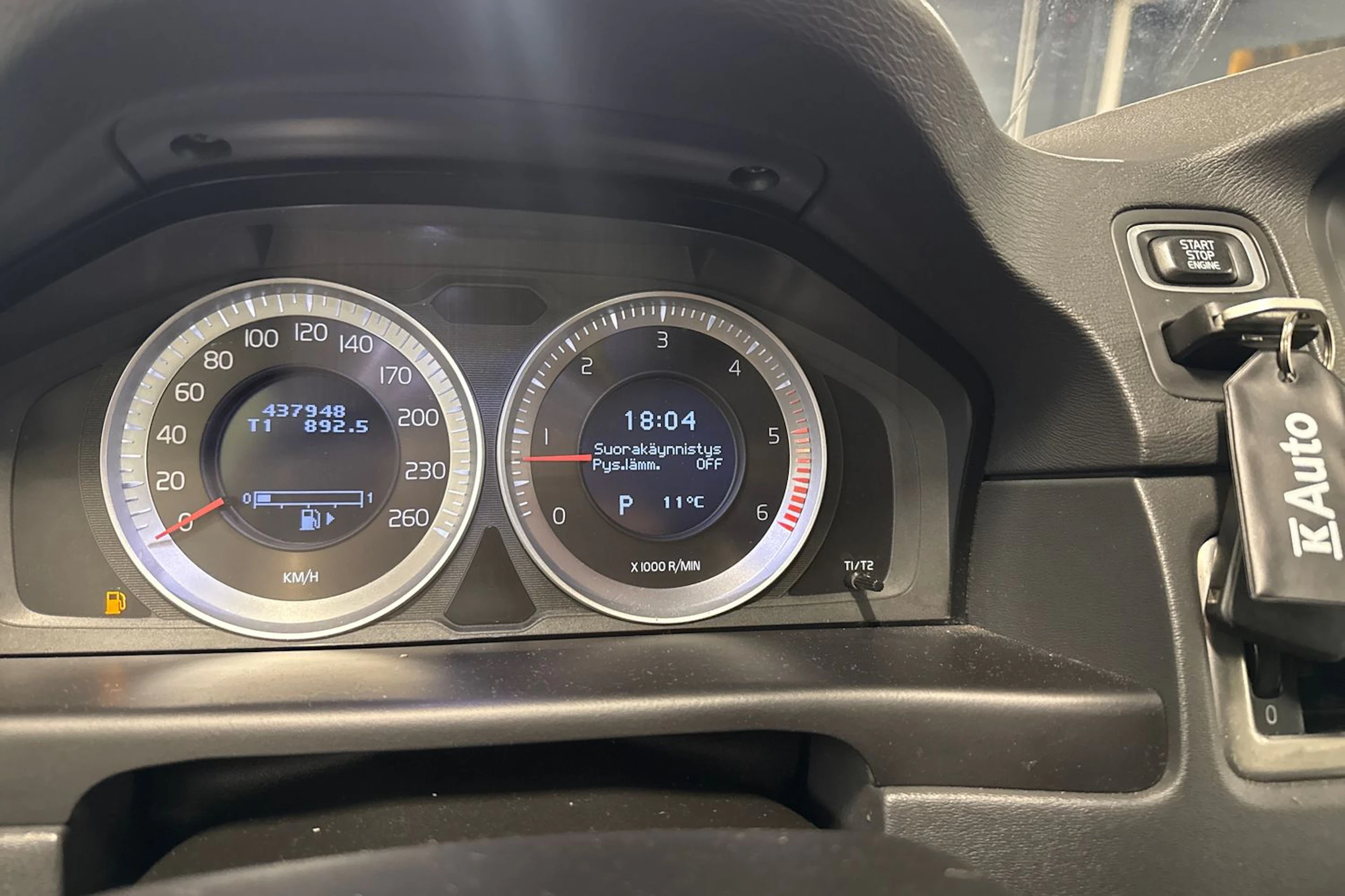 Musta Volvo V70 2013 kuva 18.
