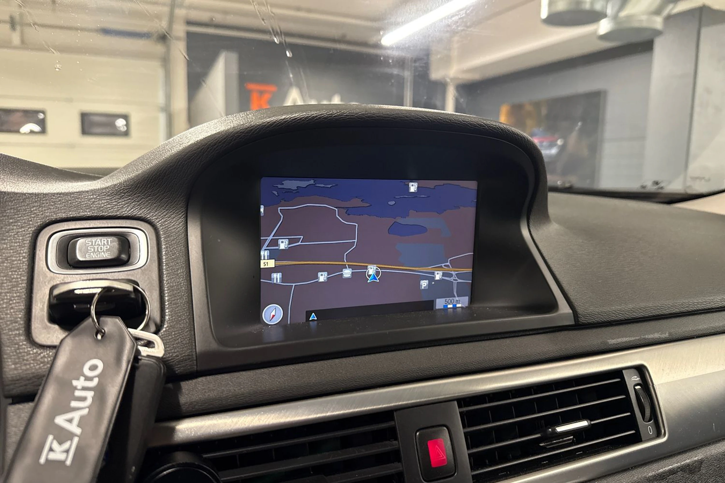 Musta Volvo V70 2013 kuva 19.