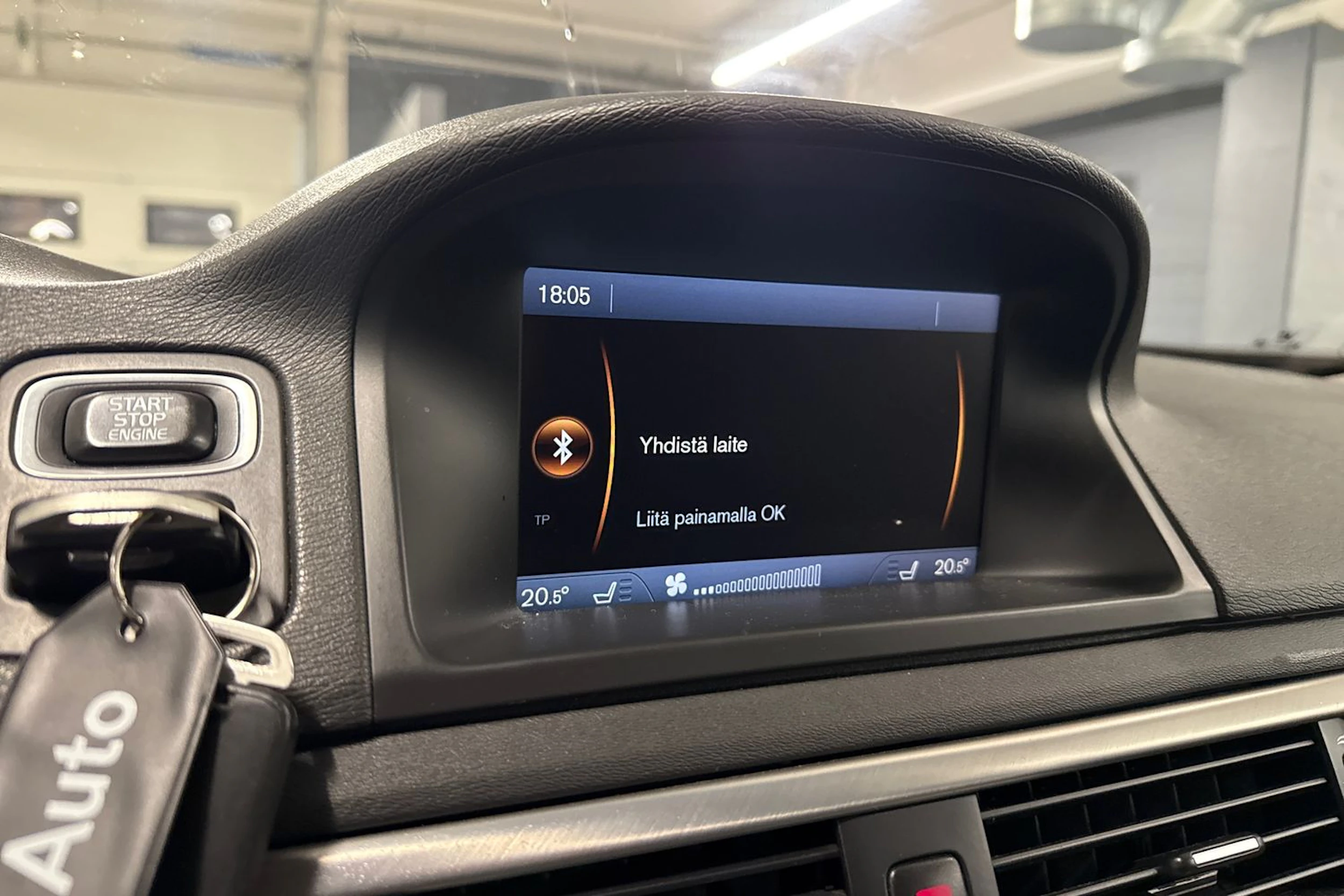 Musta Volvo V70 2013 kuva 20.