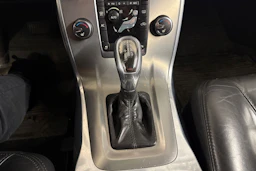 Musta Volvo V70 2013 kuva 22.