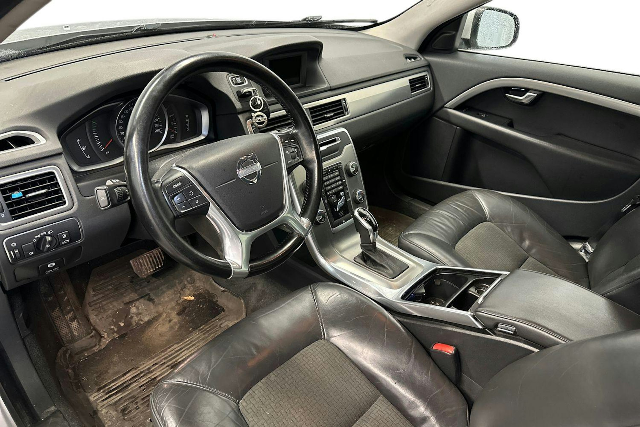 Harmaa Volvo V70 2013 kuva 3.