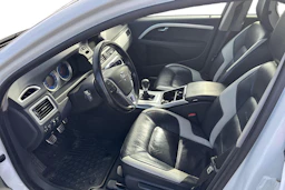 valkoinen Volvo V70 2013 kuva 3.