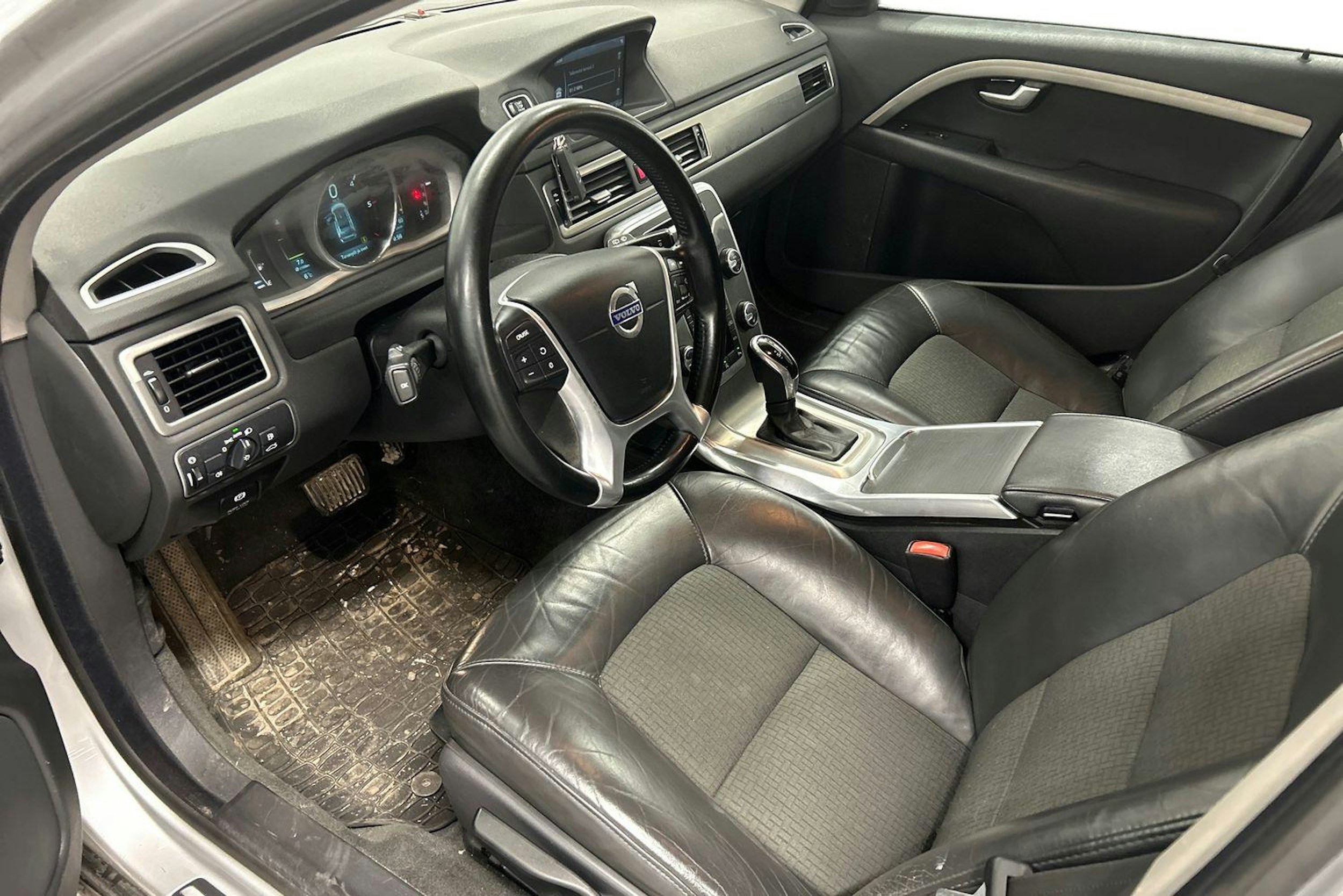 harmaa Volvo V70 2014 kuva 3.