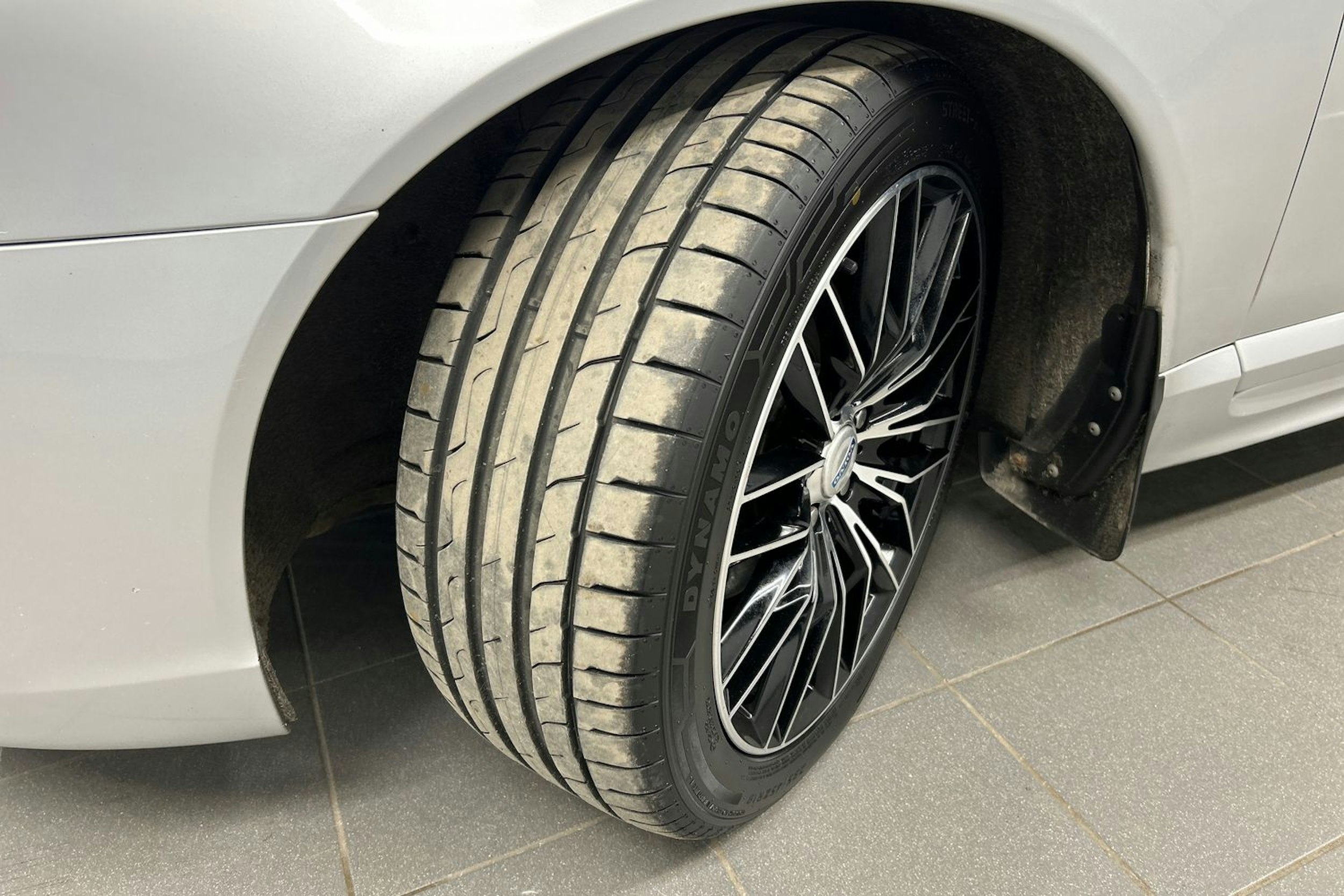 harmaa Volvo V70 2014 kuva 13.