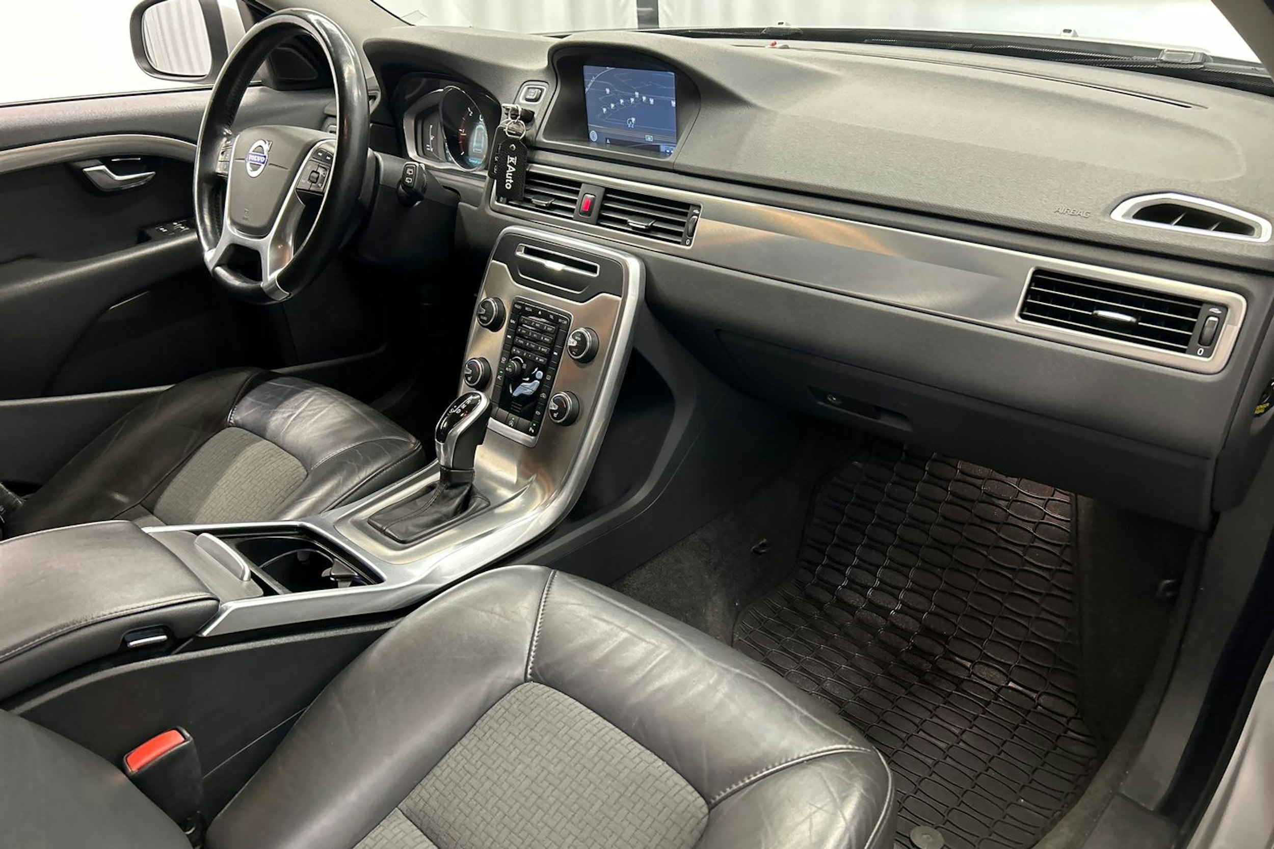 harmaa Volvo V70 2014 kuva 14.