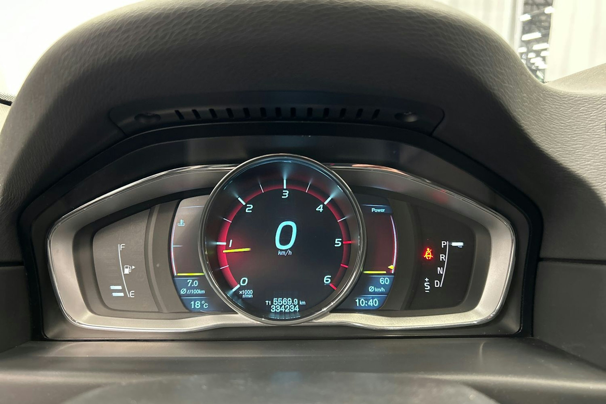 harmaa Volvo V70 2014 kuva 18.