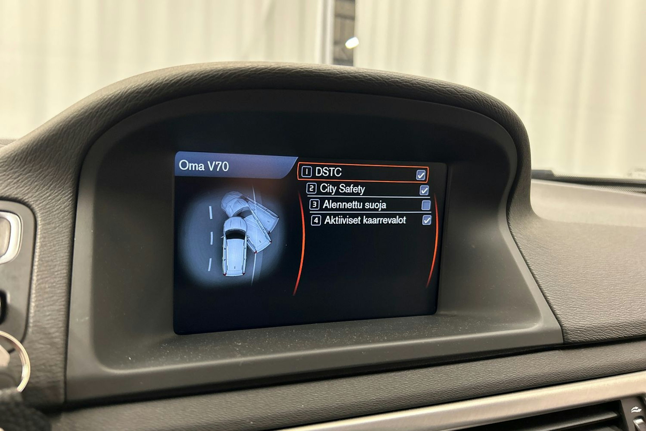 harmaa Volvo V70 2014 kuva 23.