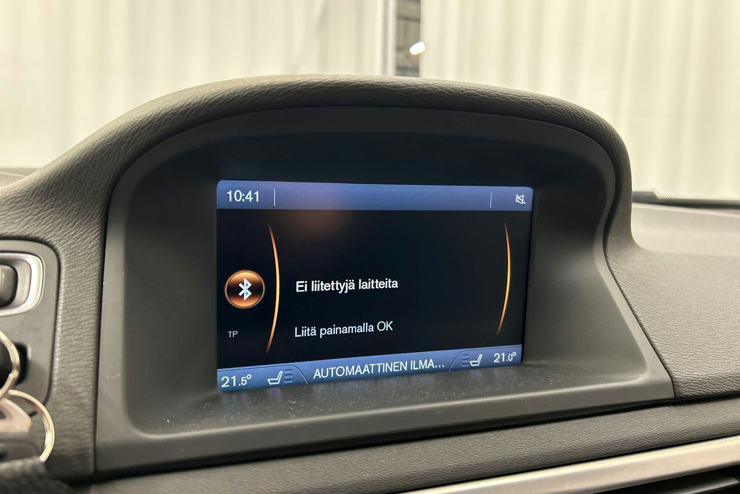 harmaa Volvo V70 2014 kuva 24.