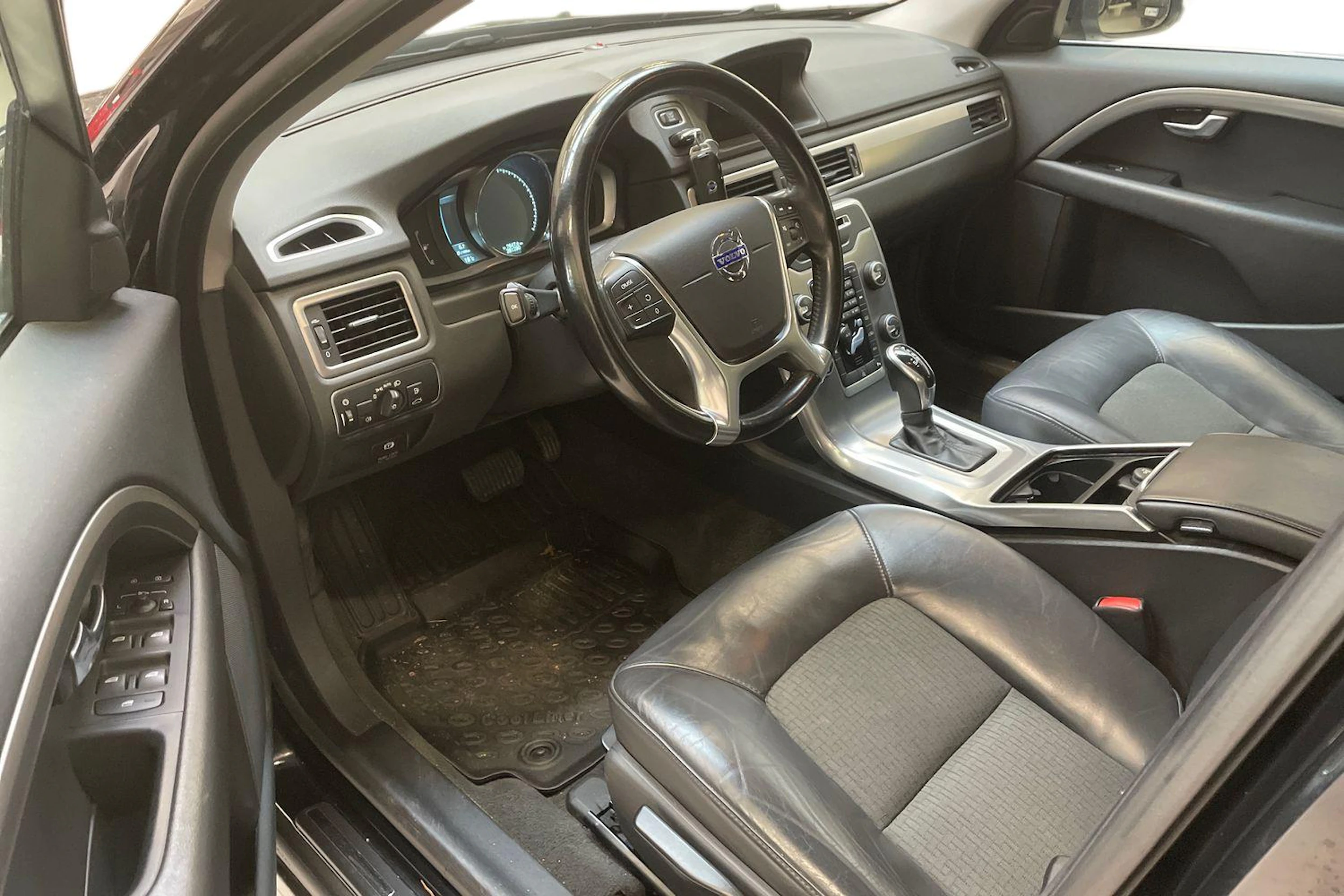musta Volvo V70 2014 kuva 3.