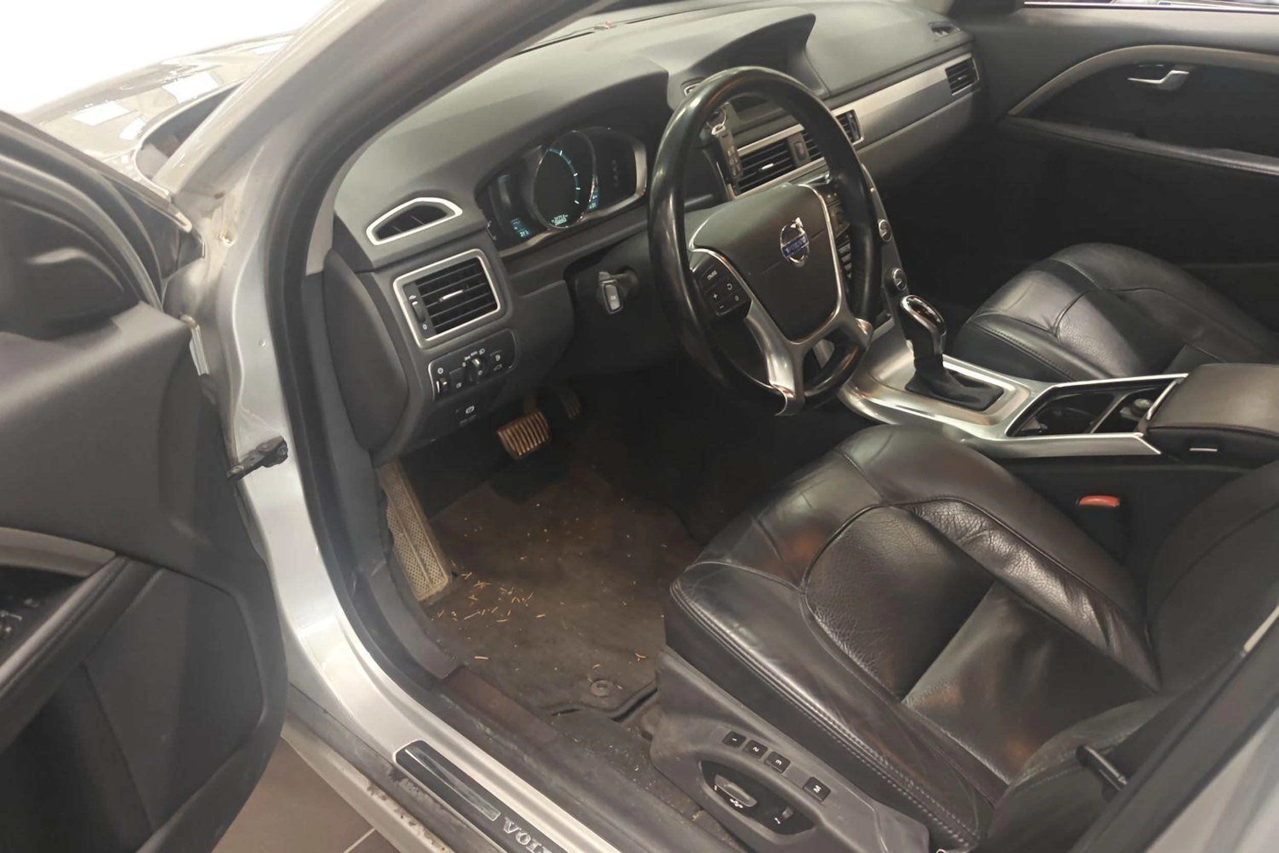 harmaa Volvo V70 2014 kuva 3.