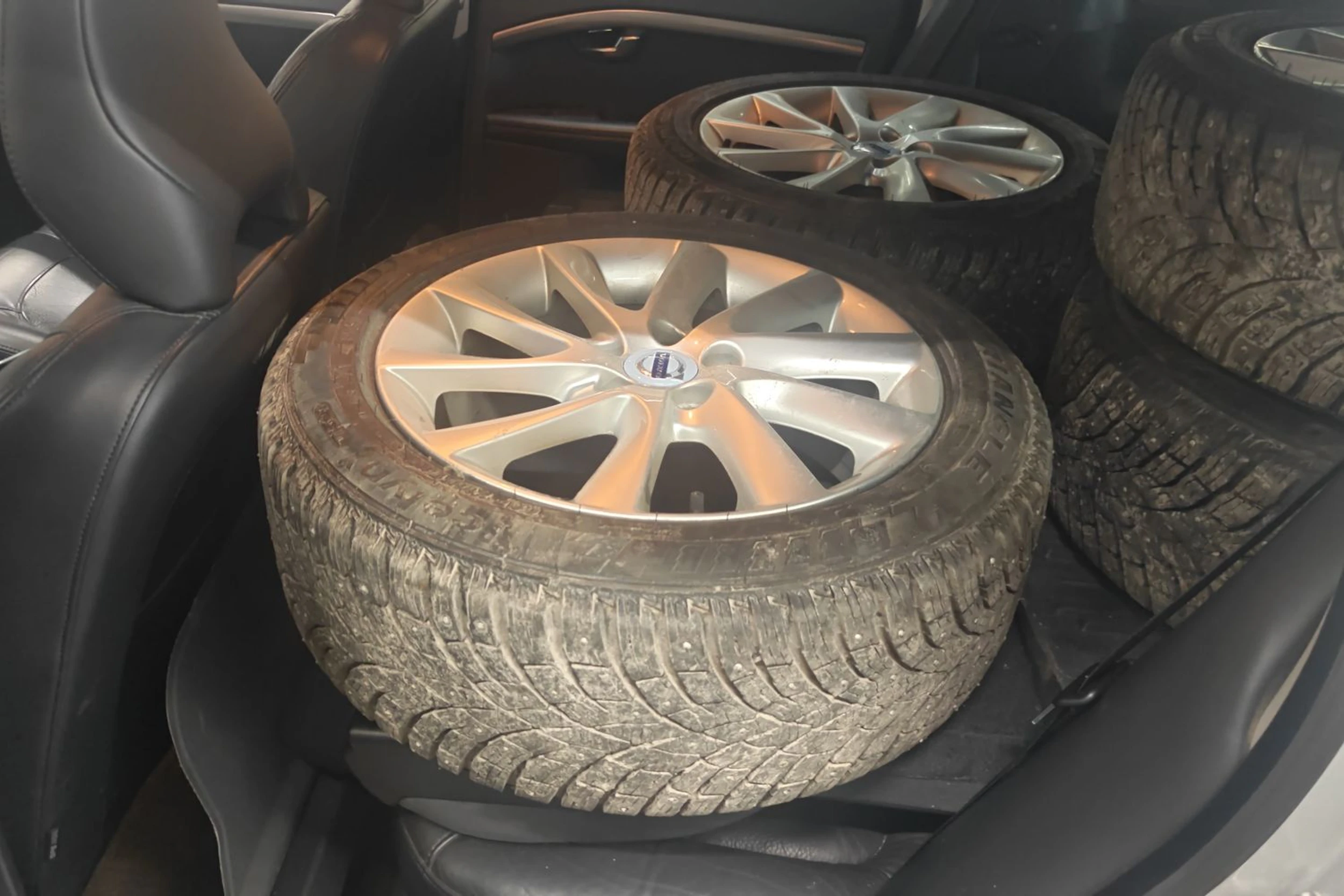 harmaa Volvo V70 2014 kuva 4.