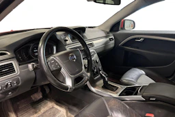 punainen Volvo V70 2014 kuva 3.