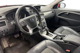 punainen Volvo V70 2014 kuva 6.