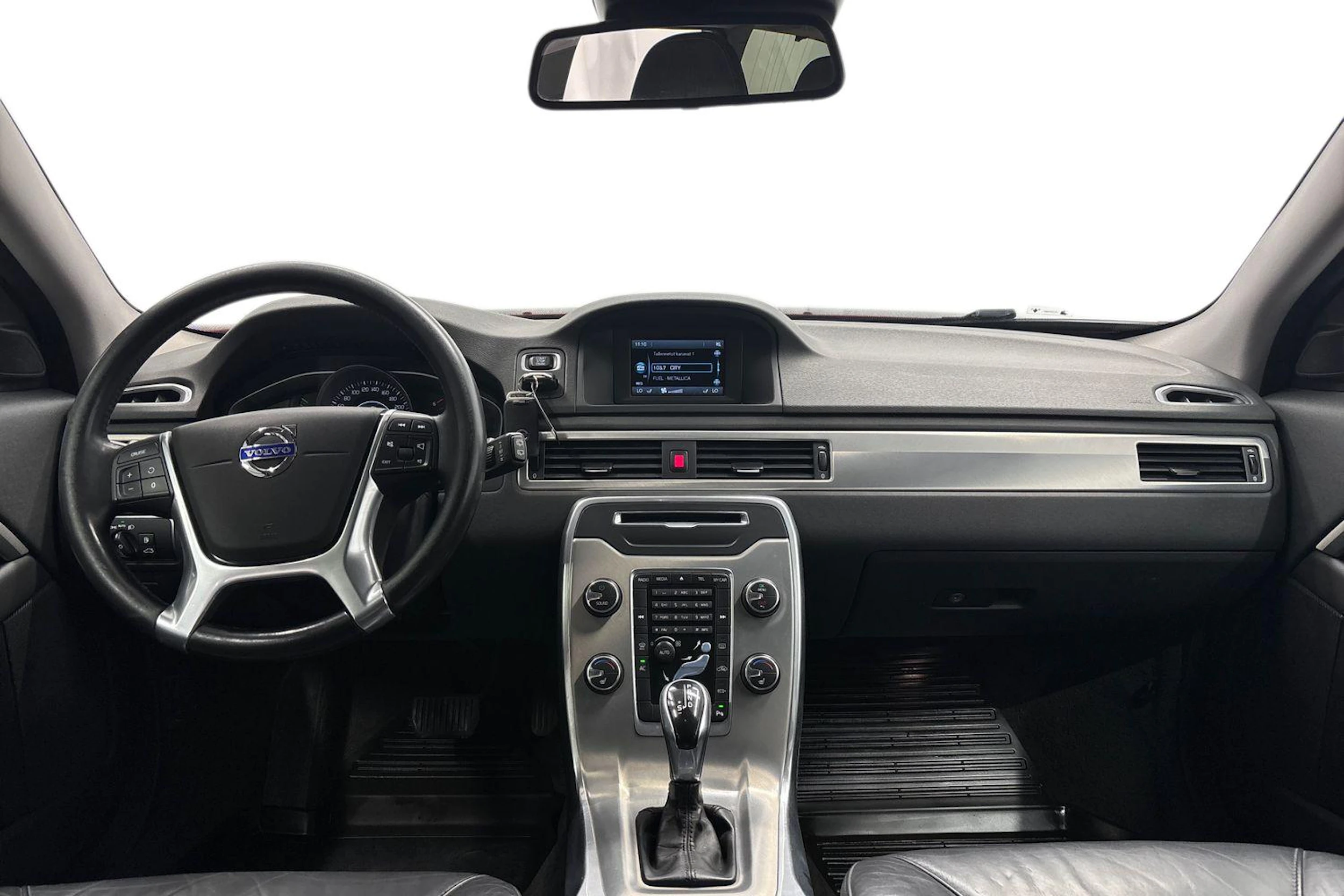 punainen Volvo V70 2014 kuva 7.
