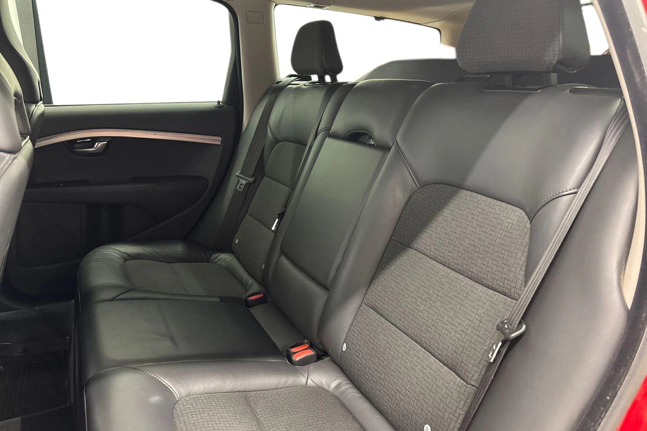 punainen Volvo V70 2014 kuva 8.