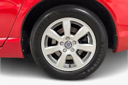 punainen Volvo V70 2014 kuva 9.